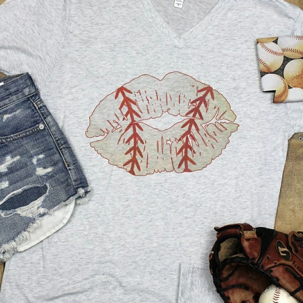 BASEBALL LIPS TRI-BLEND V NECK TEE